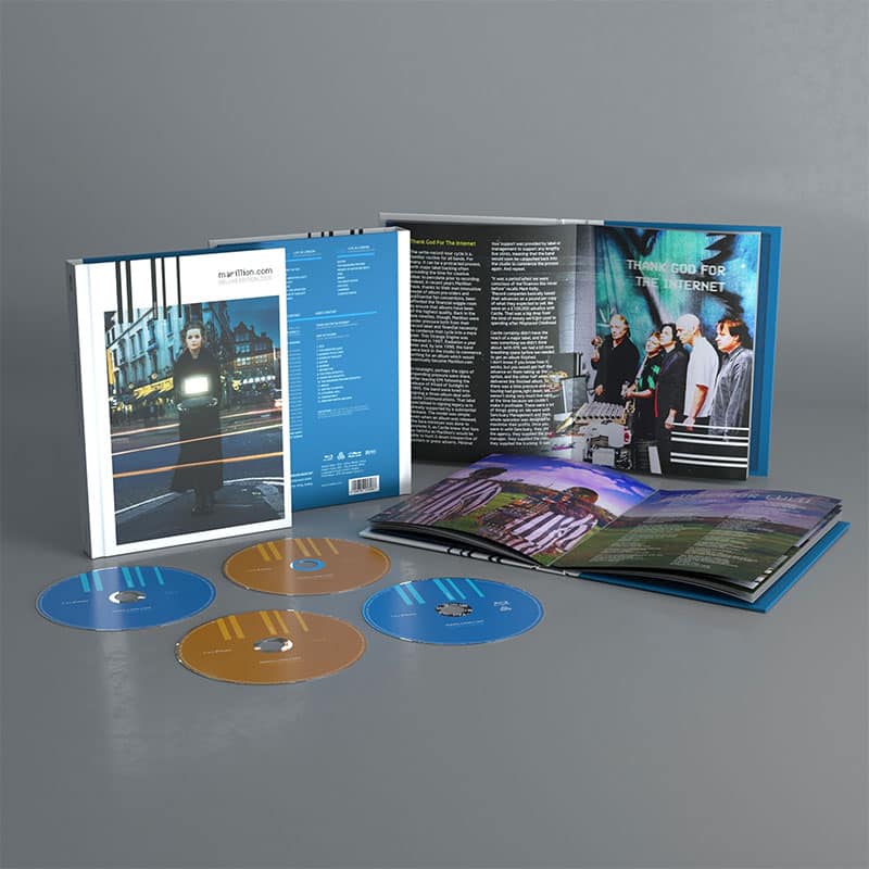 „Marillion: Marillion.com“ Limited Deluxe Edition 2026 mit 3 CDs & Blu-ray ab Juli 2026